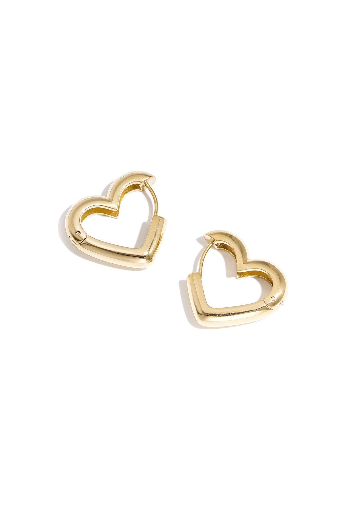 Orecchini a cerchio a forma di cuore