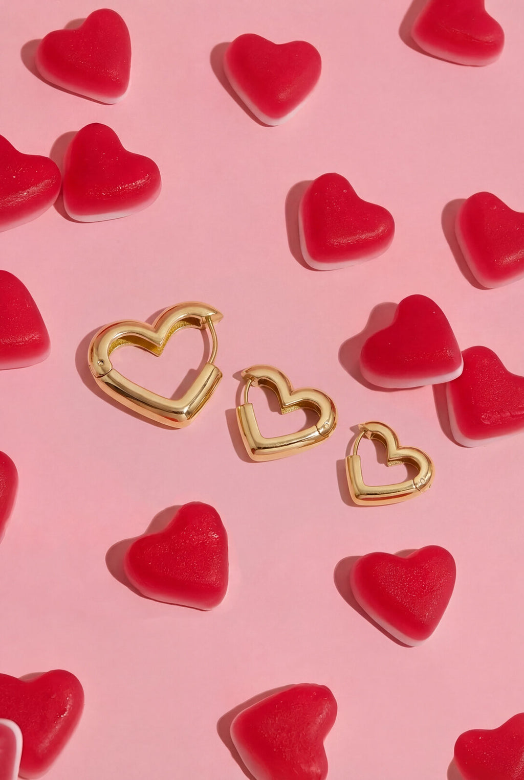 Orecchini a cerchio a forma di cuore