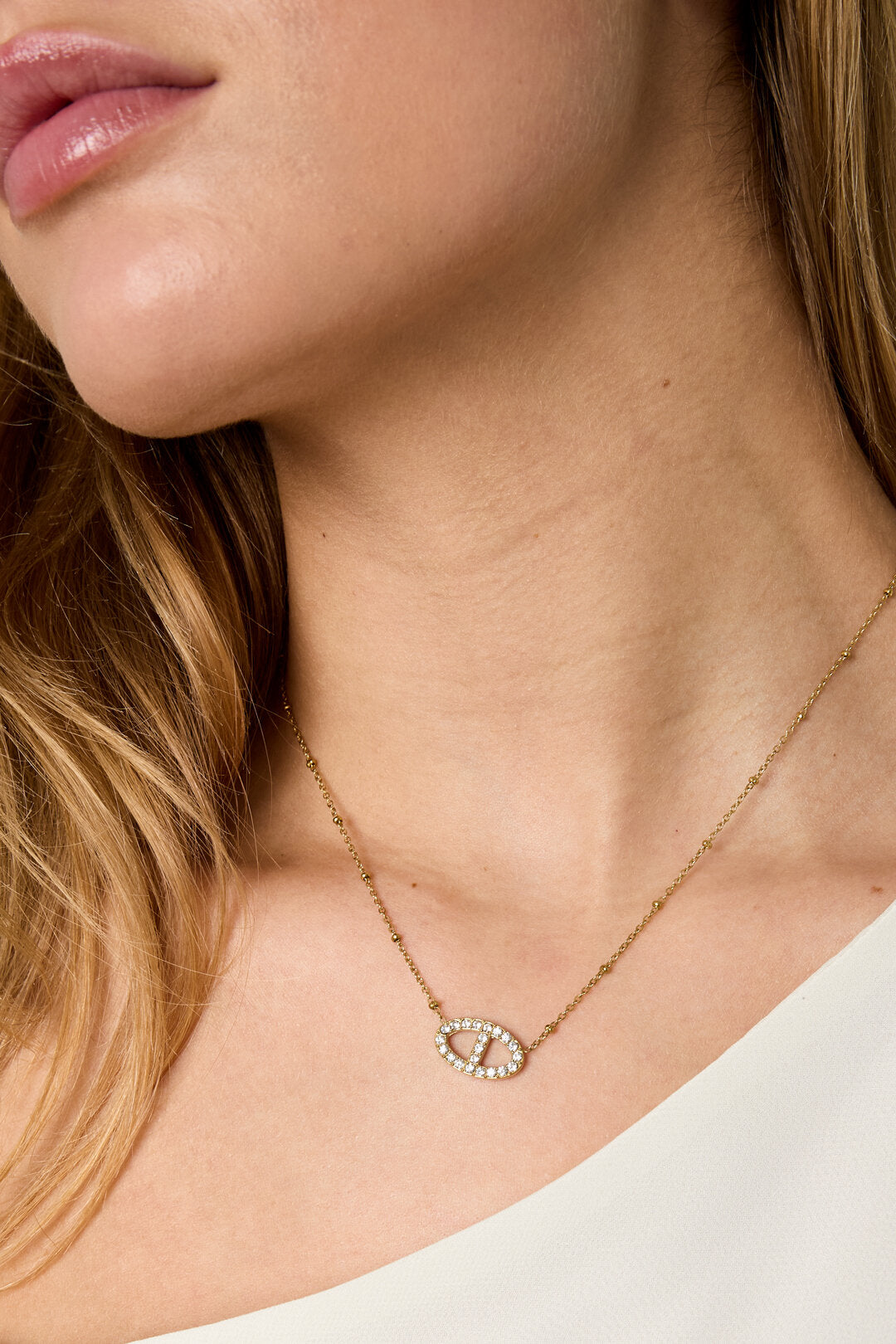 Collana con pendente ovale 