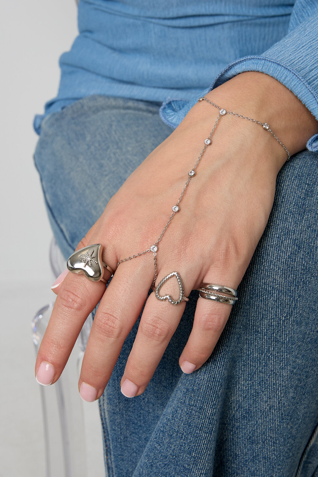 Bracciale a mano con pietre rotonde