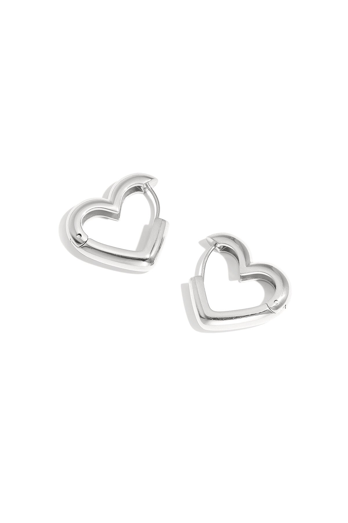 Orecchini a cerchio a forma di cuore
