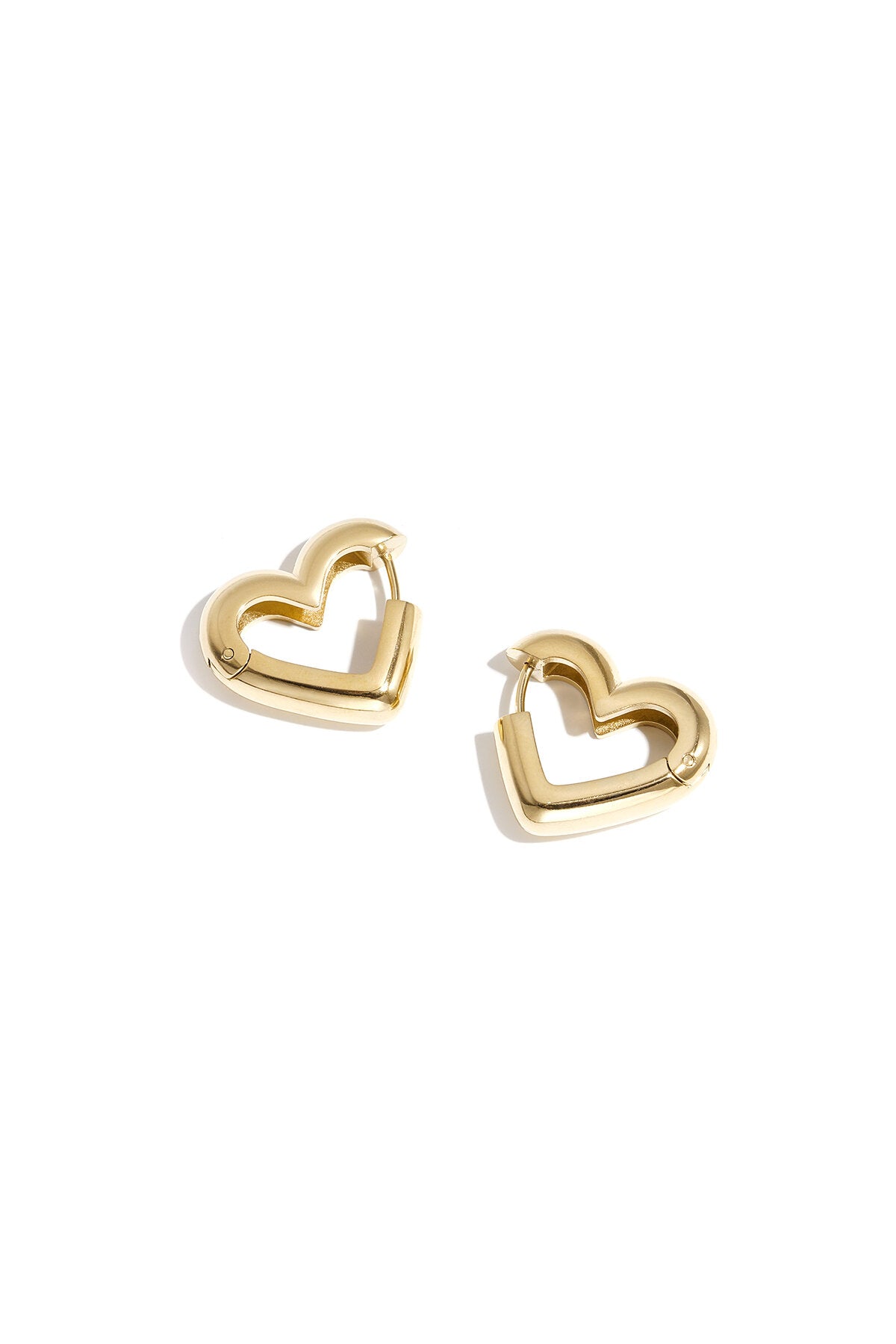 Orecchini a cerchio a forma di cuore