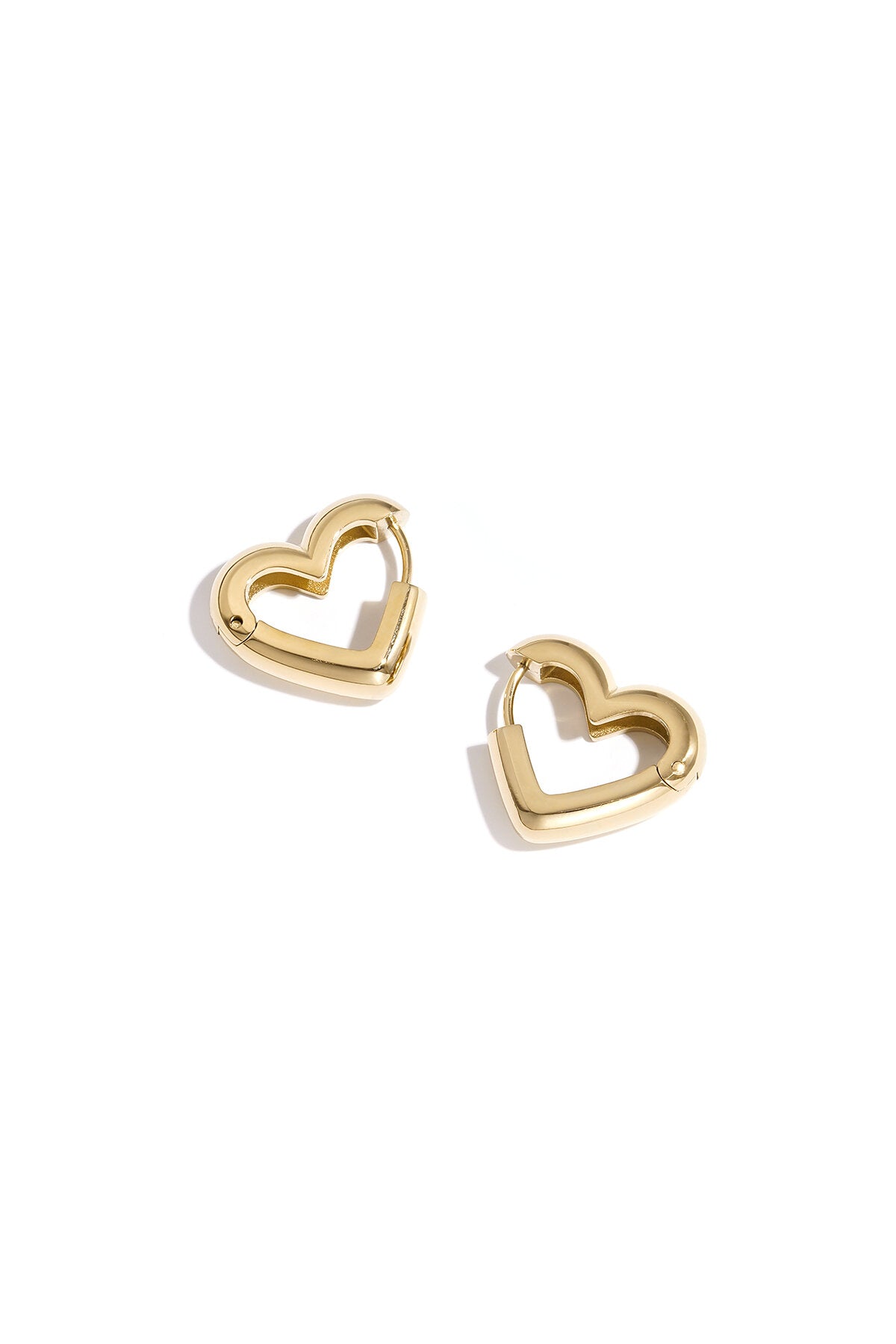 Orecchini a cerchio a forma di cuore
